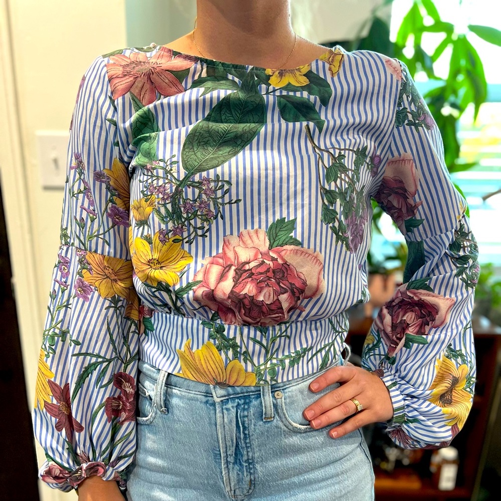 H&M super cute crop long sleeve floral shirt